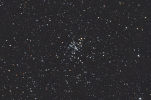 Мессьє 93 – розсіяне зоряне скупчення в Кормі